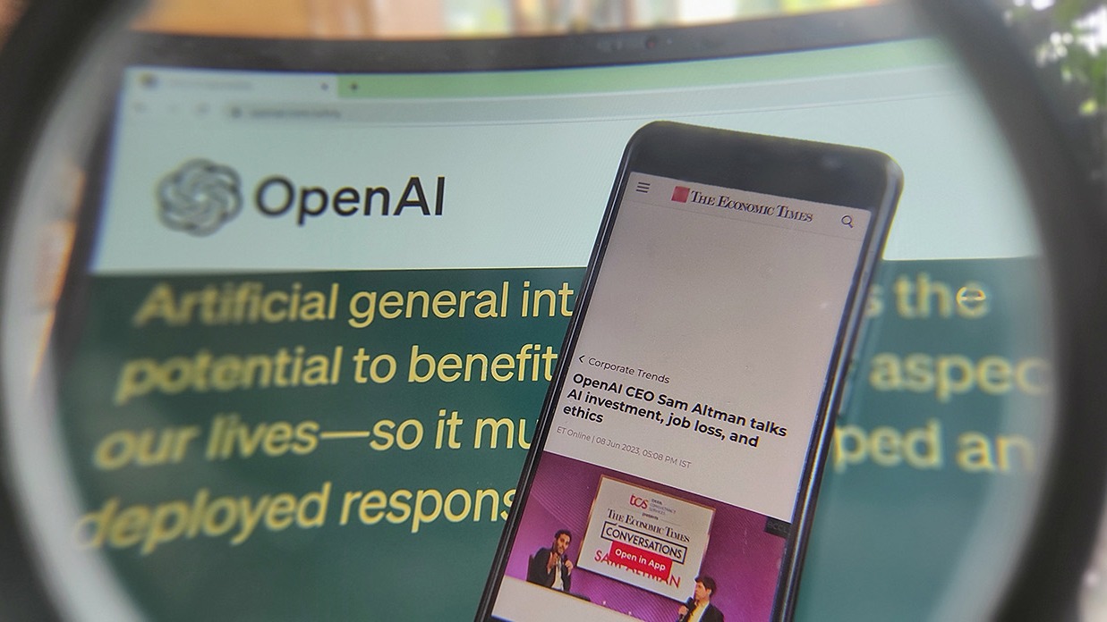 Una lupa sobre la interface de Open AI.